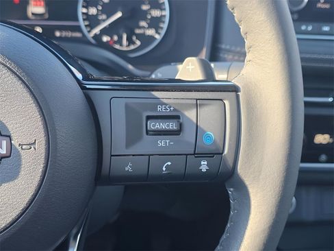 Used 2023 Nissan Rogue SV w/ SV Premium B Package image 18