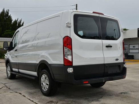 Used 2016 Ford Transit 250 130 Low Roof w/ Exterior Upgrade Package RWD image 5