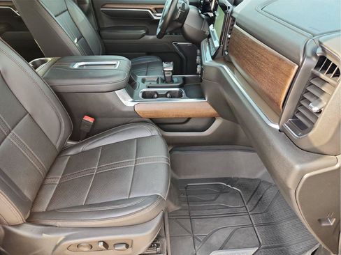 Certified 2022 Chevrolet Silverado 1500 High Country w/ High Country Premium Package AWD/4WD image 29