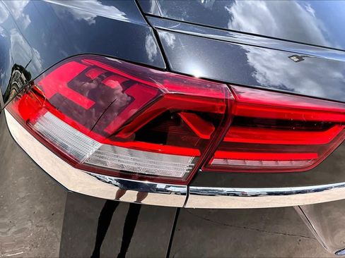 Used 2022 Volkswagen Atlas Cross Sport SE FWD image 28