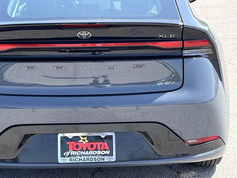 Used 2024 Toyota Prius XLE AWD/4WD image 6