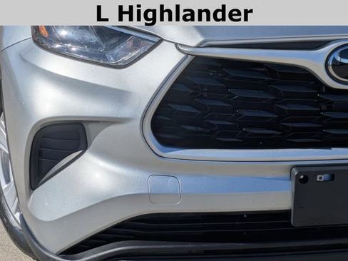 Used 2023 Toyota Highlander L image 3