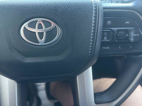 Used 2025 Toyota 4Runner SR5 AWD/4WD image 26