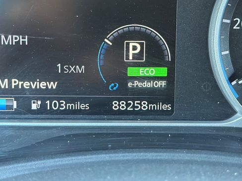 Used 2018 Nissan Leaf SV w/ SV Technology Package FWD image 28