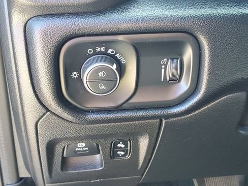 Used 2020 RAM 1500 Big Horn AWD/4WD image 11