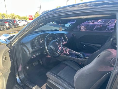 Used 2018 Dodge Challenger R/T RWD image 8