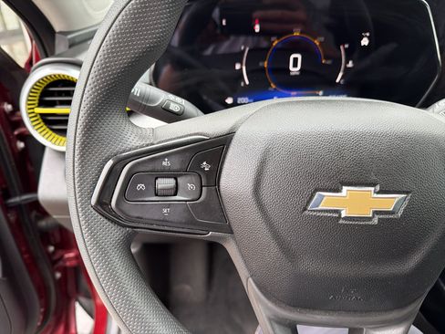 Used 2025 Chevrolet Trax LT FWD image 13