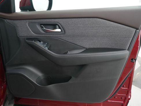 Used 2023 Nissan Rogue SV AWD/4WD image 11