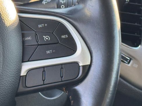 Used 2019 Jeep Compass Latitude w/ Popular Equipment Group image 17