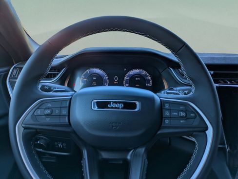 New 2025 Jeep Grand Cherokee L Laredo image 30