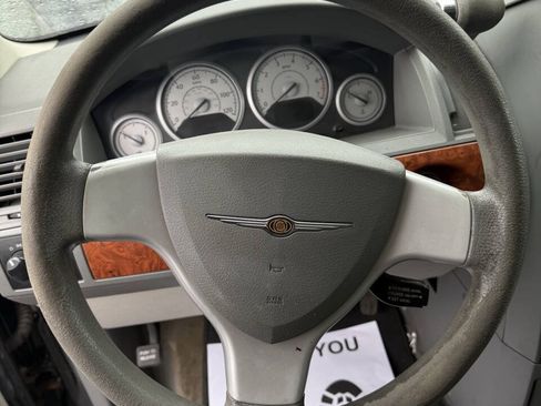 Used 2008 Chrysler Town & Country LX FWD image 9