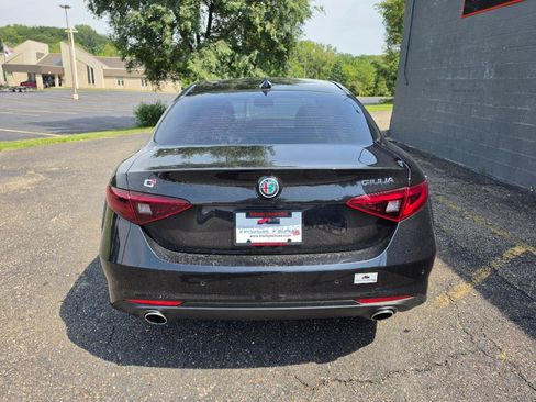 Used 2017 Alfa Romeo Giulia AWD image 4