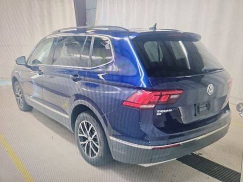 Used 2021 Volkswagen Tiguan SE w/ Panoramic Sunroof Package image 2