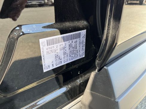 Used 2025 Nissan Rogue SV image 31