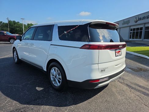 Used 2024 Kia Carnival LX FWD image 8