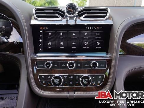 Used 2021 Bentley Bentayga image 18