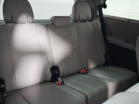 Used 2017 Toyota Sienna Limited Premium FWD image 14