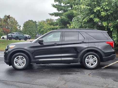 Used 2023 Ford Explorer XLT w/ Equipment Group 202A image 3
