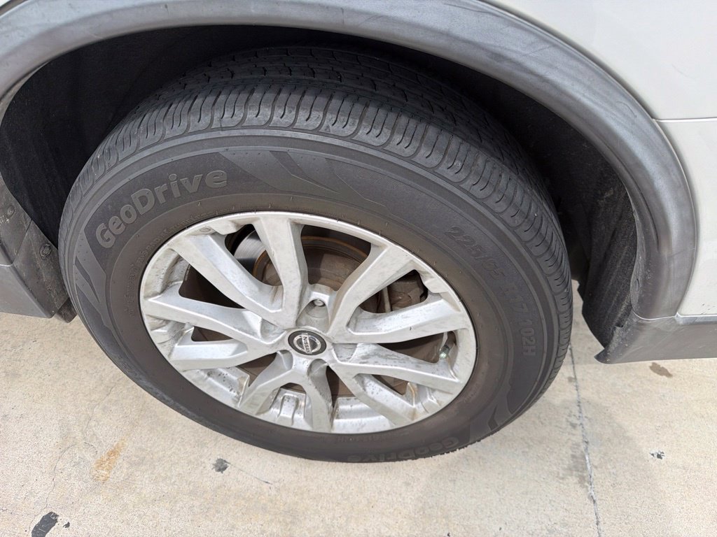 Used 2020 Nissan Rogue SV FWD image 8