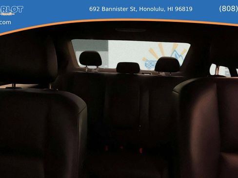 Used 2011 Mercedes-Benz C 300 Sedan w/ Dynamic Handling Pkg image 16