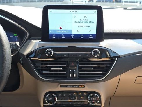 Used 2021 Ford Escape Titanium FWD image 17