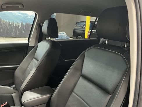 Used 2021 Volkswagen Tiguan SE AWD/4WD image 17