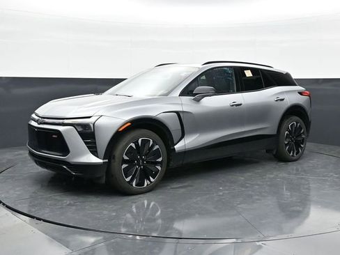 Used 2024 Chevrolet Blazer EV RS AWD/4WD image 3
