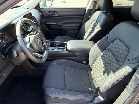 Used 2024 Nissan Pathfinder SV w/ Black Appearance Package image 12