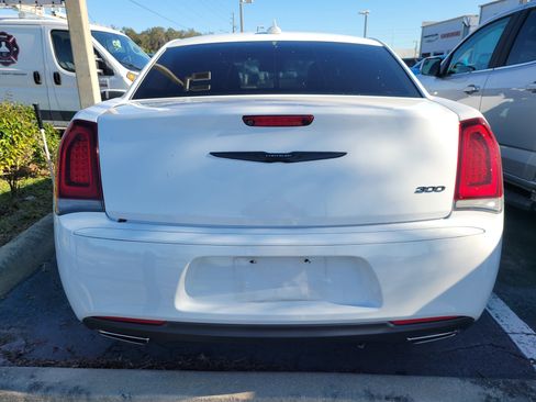 Used 2020 Chrysler 300 Touring L w/ Quick Order Package 2EF image 5