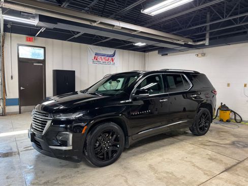 Certified 2023 Chevrolet Traverse Premier w/ LPO, Floor Liner Package image 1