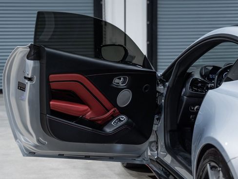 Used 2019 Aston Martin V8 Vantage Coupe RWD image 22