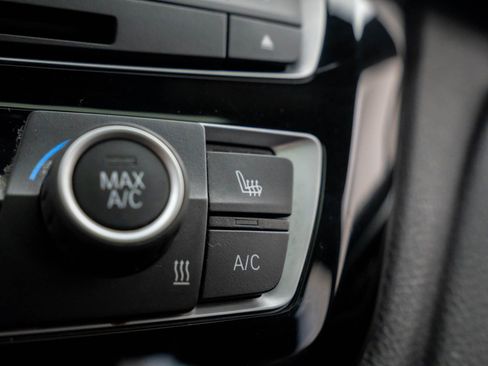 Used 2018 BMW 330i xDrive Sedan w/ Premium Package image 29