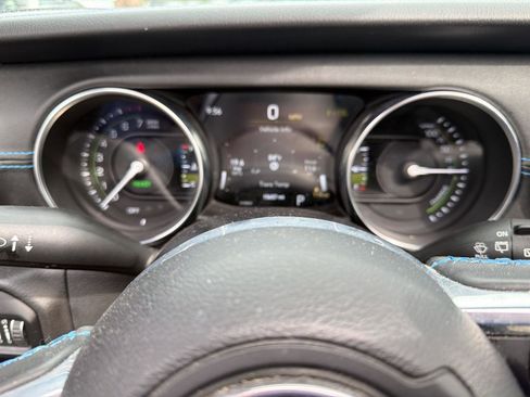 Used 2022 Jeep Wrangler Unlimited Rubicon 4xe w/ Cold Weather Group AWD/4WD image 17