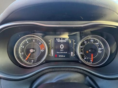 Used 2019 Jeep Cherokee Latitude Plus w/ Cold Weather Group AWD/4WD image 13
