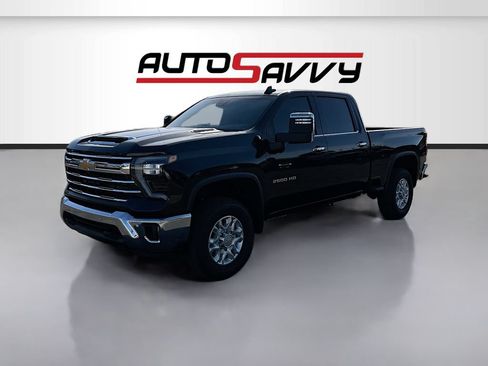 Used 2025 Chevrolet Silverado 2500 LTZ w/ LTZ Plus Package AWD/4WD image 3
