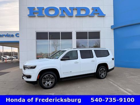 Used 2024 Jeep Wagoneer L Series II w/ Flexible Seating Group image 1