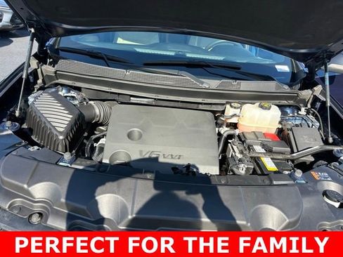 Used 2023 Chevrolet Traverse LS image 11