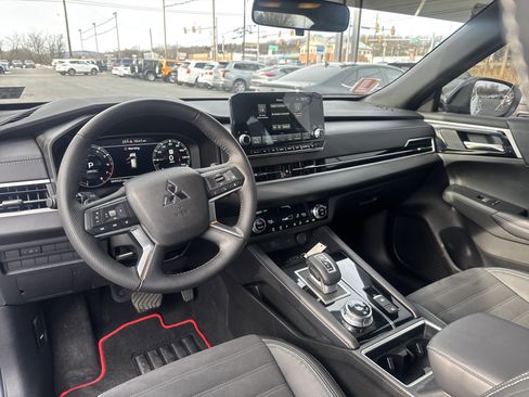 Used 2023 Mitsubishi Outlander Ralliart image 14