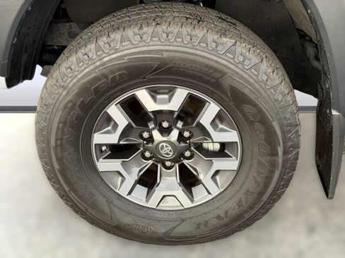 Used 2019 Toyota Tacoma TRD Off-Road RWD image 13