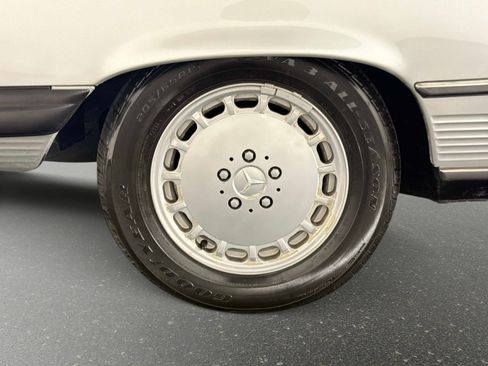 Used 1987 Mercedes-Benz 560 SL image 18
