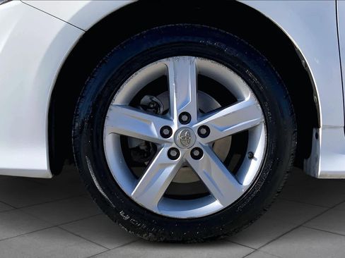 Used 2014 Toyota Camry SE image 10