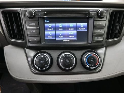 Used 2014 Toyota RAV4 LE image 19