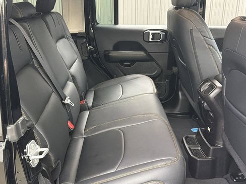 Used 2025 Jeep Wrangler Unlimited Sahara w/ Safety Group AWD/4WD image 36