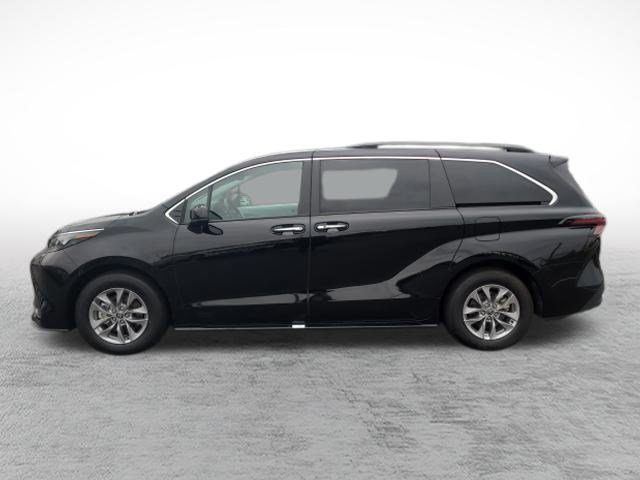 Certified 2026 Toyota Sienna XLE FWD image 8