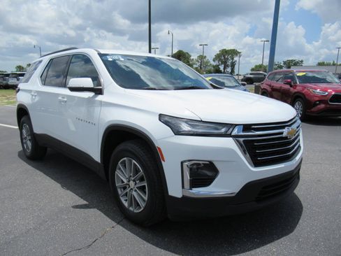 Certified 2023 Chevrolet Traverse LT FWD image 3