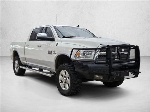 Used 2017 RAM 2500 Laramie w/ Convenience Group AWD/4WD image 3