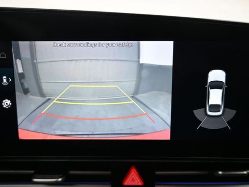 Used 2022 Hyundai Elantra Limited image 14