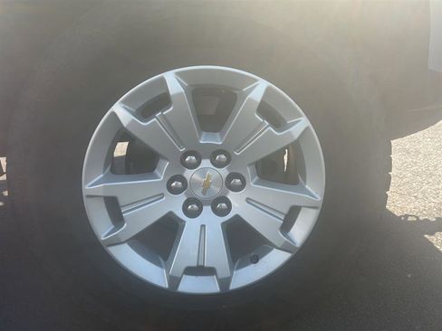 Used 2022 Chevrolet Colorado LT w/ LT Convenience Package AWD/4WD image 17