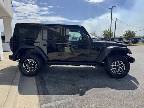 Used 2025 Jeep Wrangler Unlimited Rubicon w/ Convenience Group AWD/4WD image 39