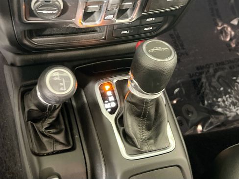 Used 2023 Jeep Gladiator Sport image 17